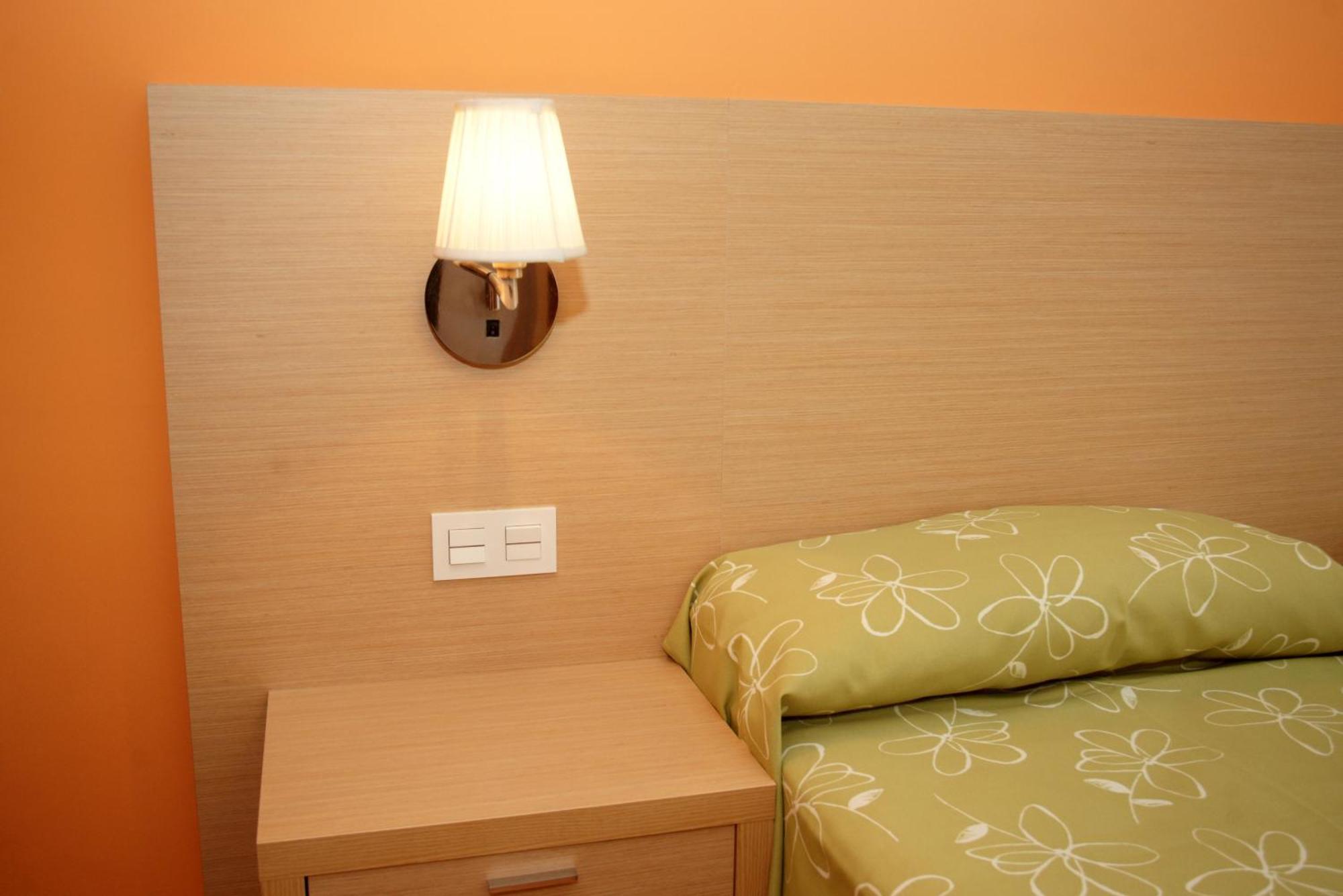 Hotel Golden Бенидорм Екстериор снимка