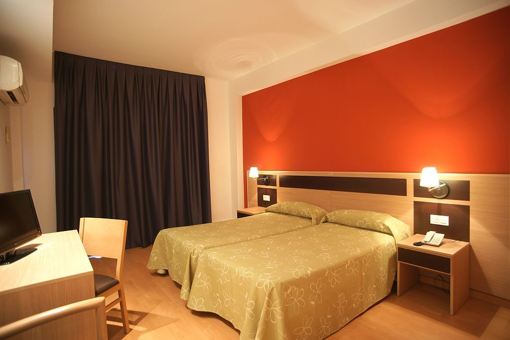 Hotel Golden Бенидорм Екстериор снимка