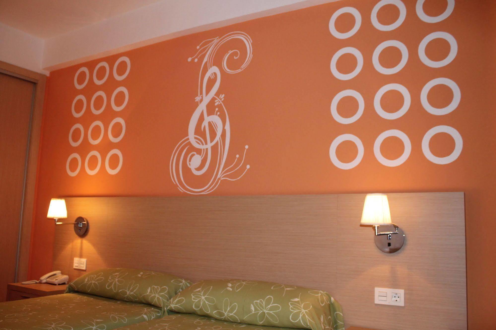 Hotel Golden Бенидорм Екстериор снимка